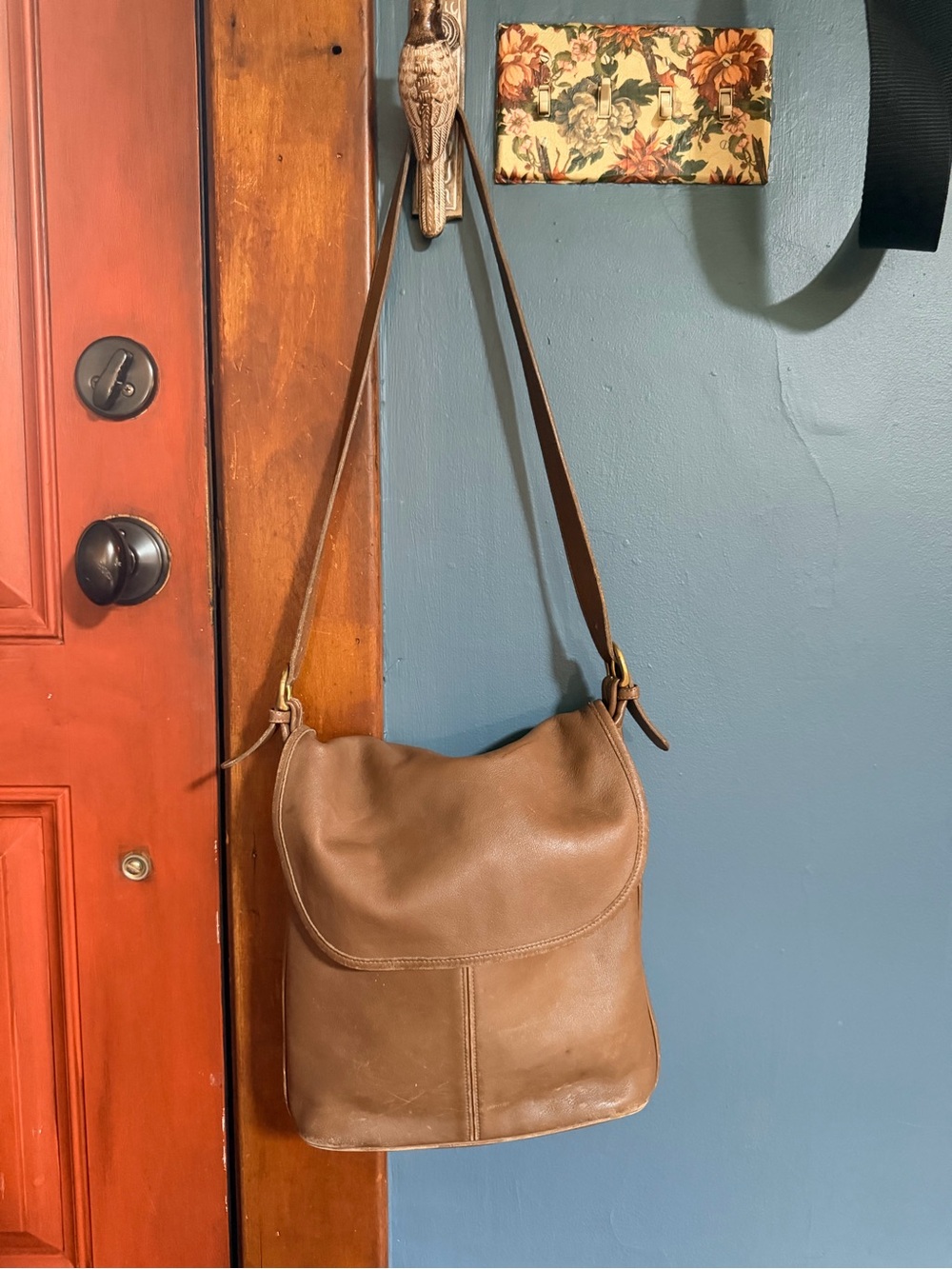 Vintage Coach Crossbody Bag – Taupe Leather, Brass Hardware